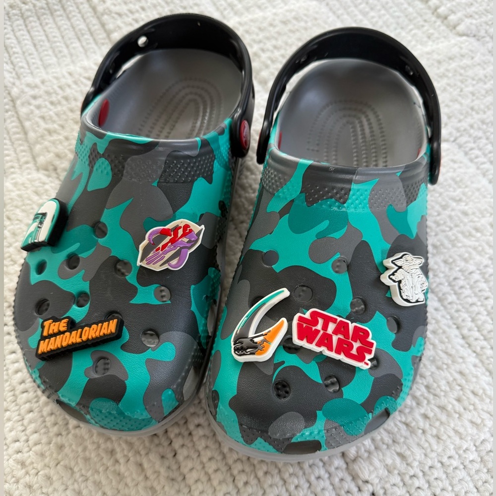 EUC Disney Parks Star Wars The Mandalorian Crocs